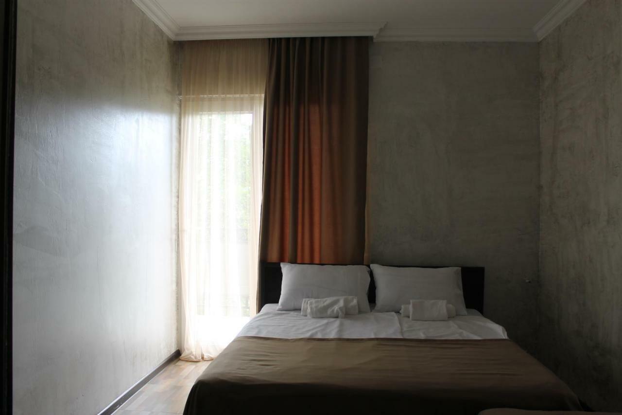 Hotel Progress 巴统 外观 照片
