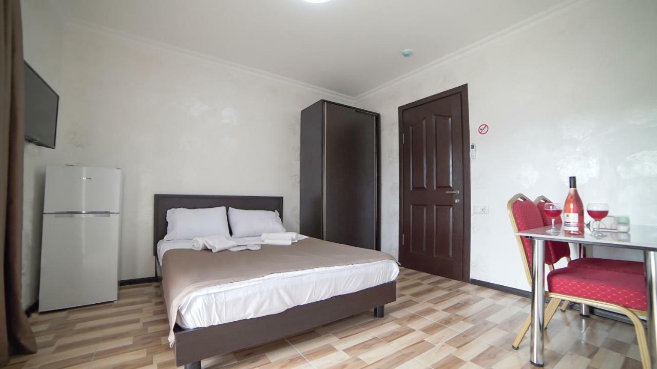 Hotel Progress 巴统 外观 照片